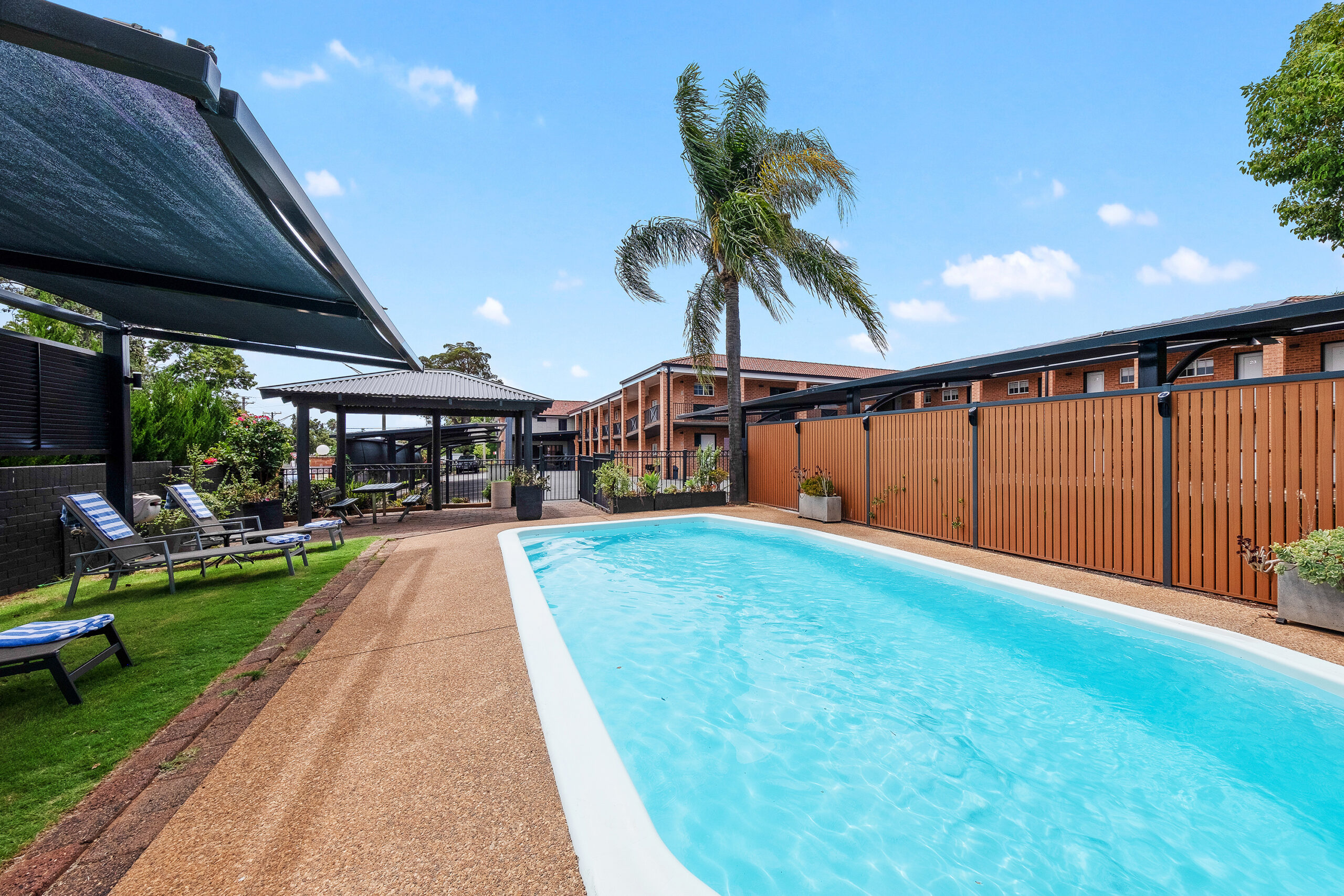 Saltwater swimming pool at Bluegum Dubbo